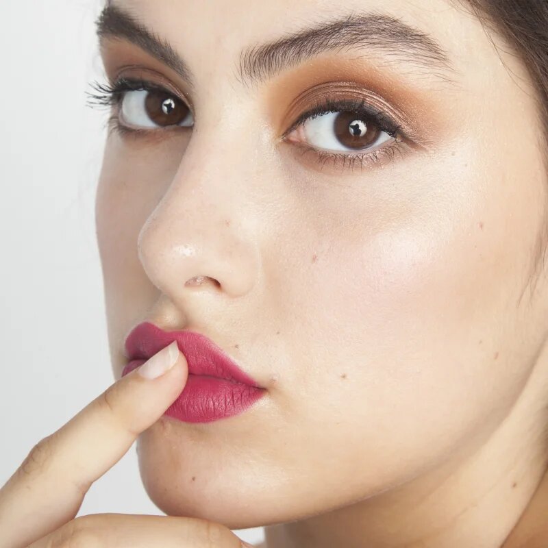 theBalm Meet Matt(e) Hughes Long Lasting Liquid Lipstick dlouhotrvající tekutá rtěnka odstín Dedicated 7.4 ml