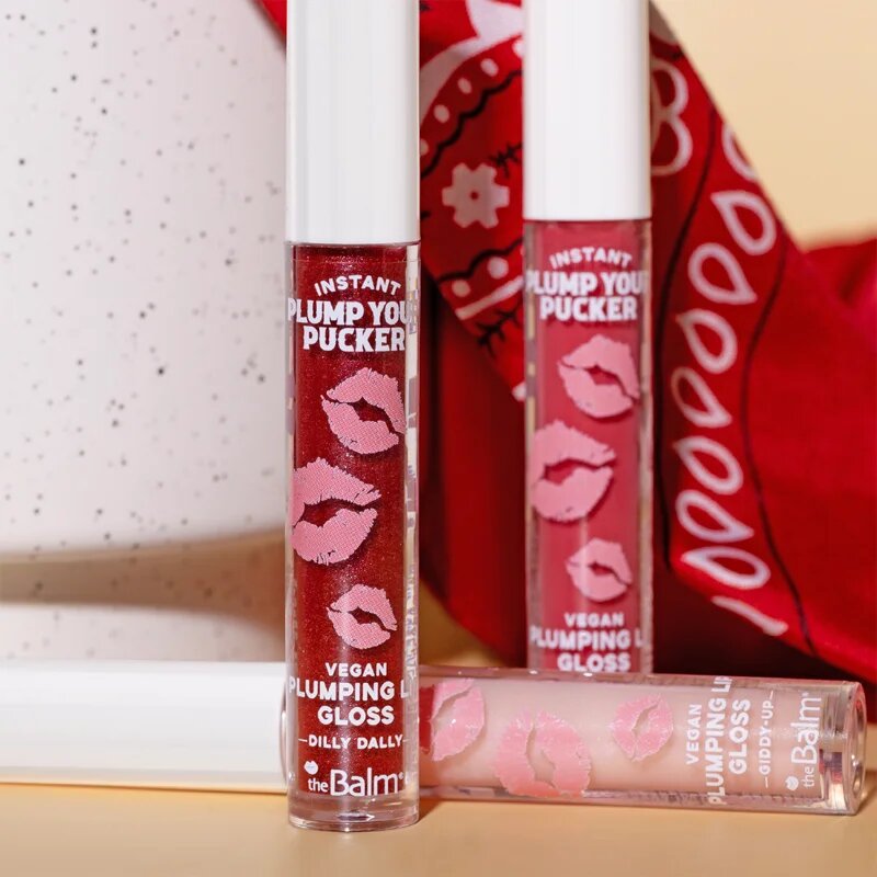 theBalm Plump Your Pucker Lip Gloss lesk na rty pro větší objem odstín Rodeo Show 2.7 ml