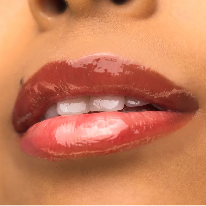 theBalm Plump Your Pucker Lip Gloss lesk na rty pro větší objem odstín Wild West 2.7 ml