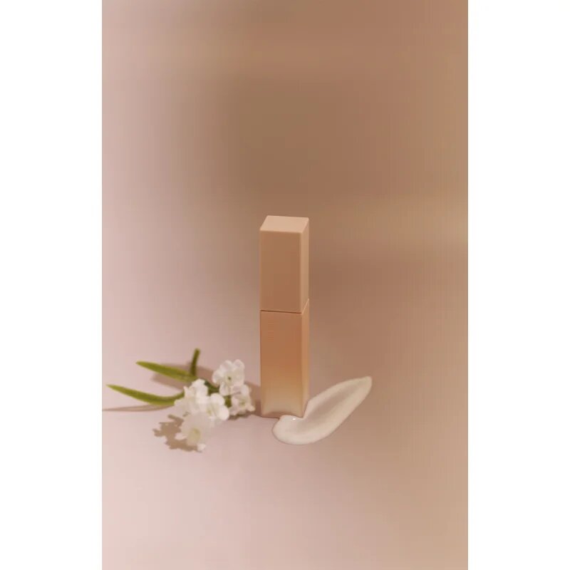 thim Essential Lip Milk lesk na rty s krémovou texturou pro výživu a hydrataci 7 g