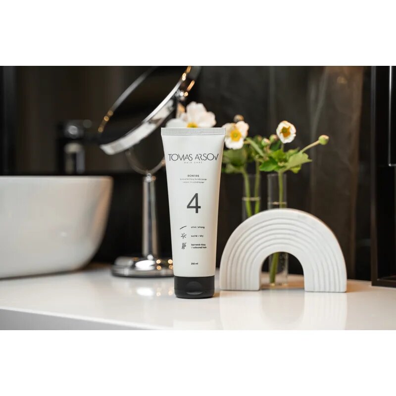 Tomas Arsov Bonfire Leave On Conditioner vyživující bezoplachový kondicionér pro jemné a poškozené vlasy 250 ml