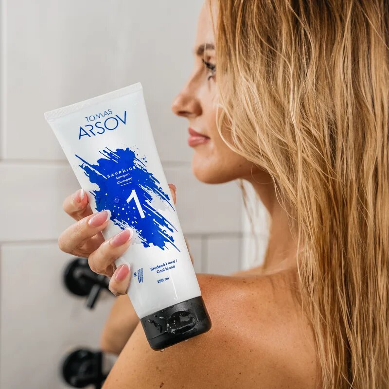 Tomas Arsov Sapphire Blonde Shampoo šampon neutralizující žluté tóny pro zesvětlené melírované studené blond vlasy 250 ml