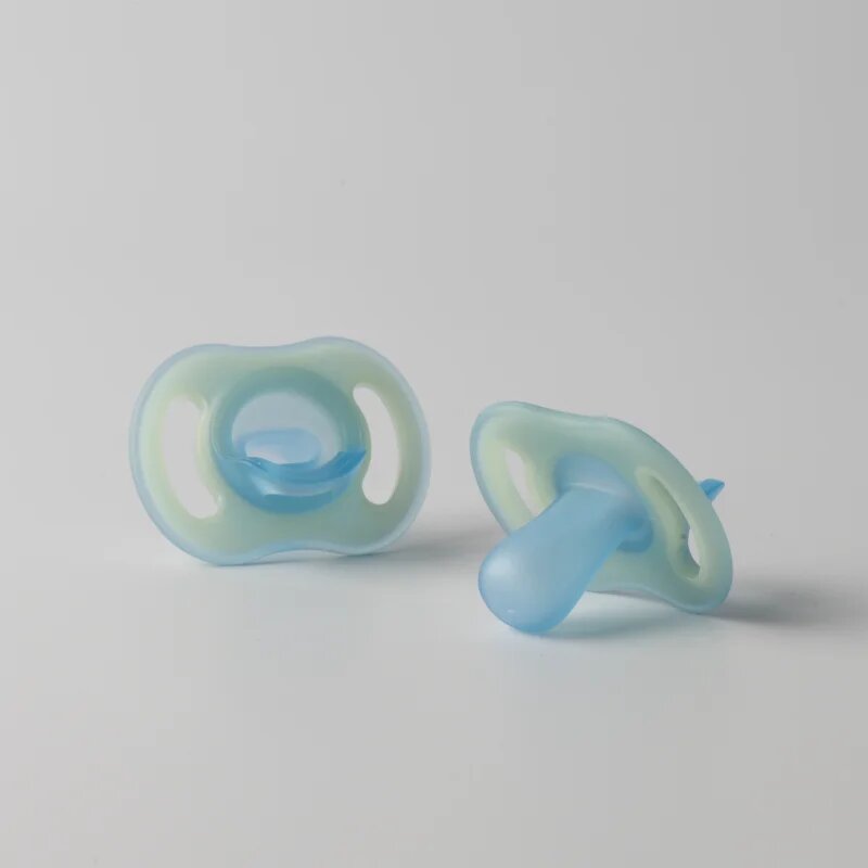 Tommee Tippee Ultra Light Night dudlík 6-18m Orange/ Blue 2 ks