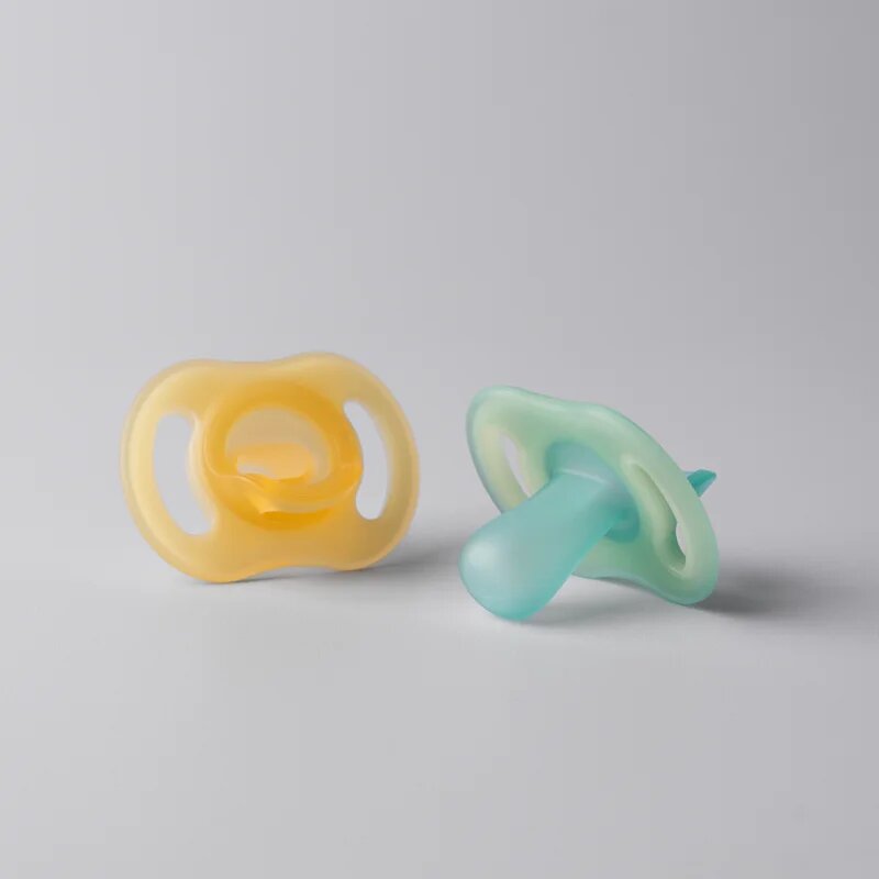 Tommee Tippee Ultra Light Night dudlík Orange/ Green 0-6m 2 ks