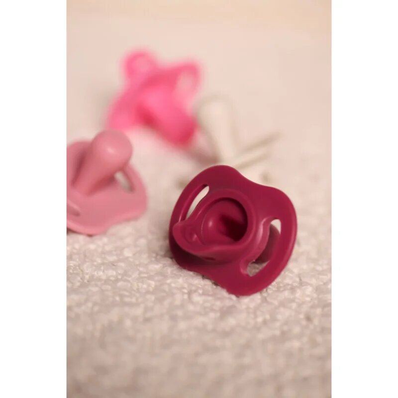 Tommee Tippee Ultra Light Stay Put 6-18 m dudlík Girl 4 ks