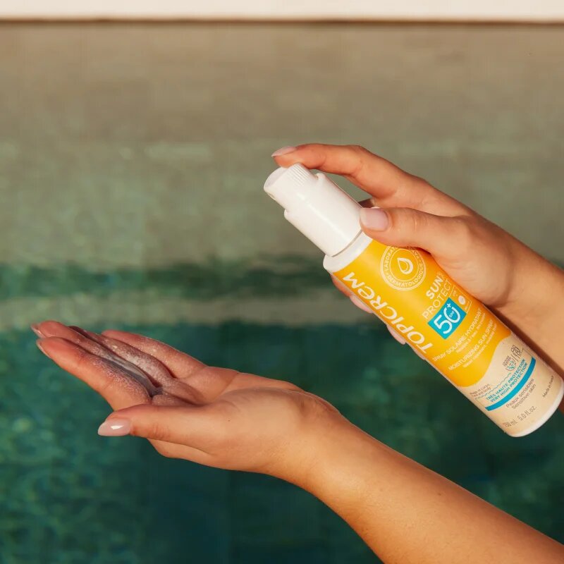Topicrem Sun Protect Moisturizing Sun Spray ochranný sprej s hydratačním účinkem SPF 50+ 150 ml