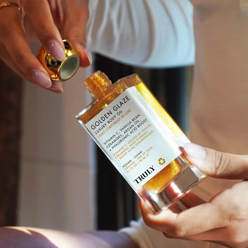 Truly Golden Glaze hydratační tělový olej s rozjasňujícím efektem 90 ml