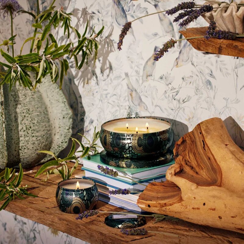 VOLUSPA Japonica French Cade Lavender vonná svíčka v plechovce 113 g