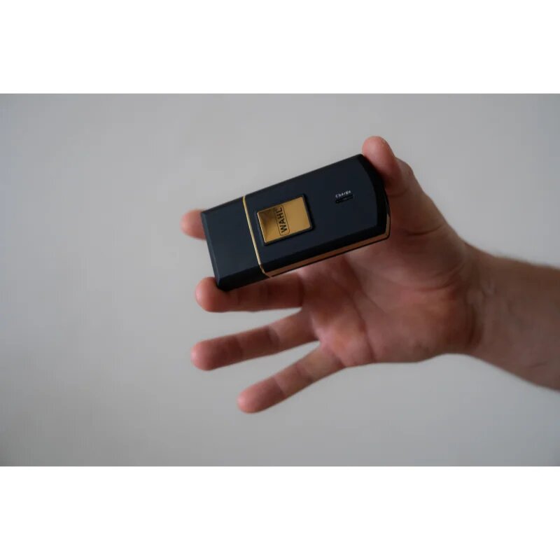 Wahl Travel Shaver Gold Edition cestovní holicí strojek na vousy 1 ks