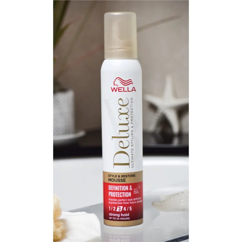 Wella Deluxe Definition & Protection pěnové tužidlo pro bohatý objem 200 ml