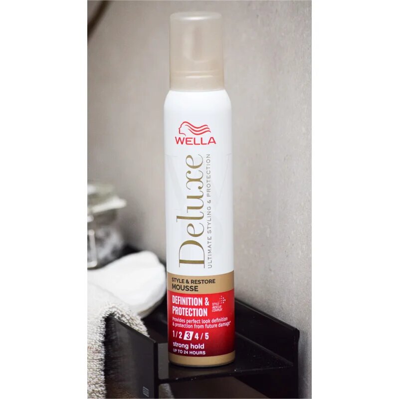 Wella Deluxe Definition & Protection pěnové tužidlo pro bohatý objem 200 ml