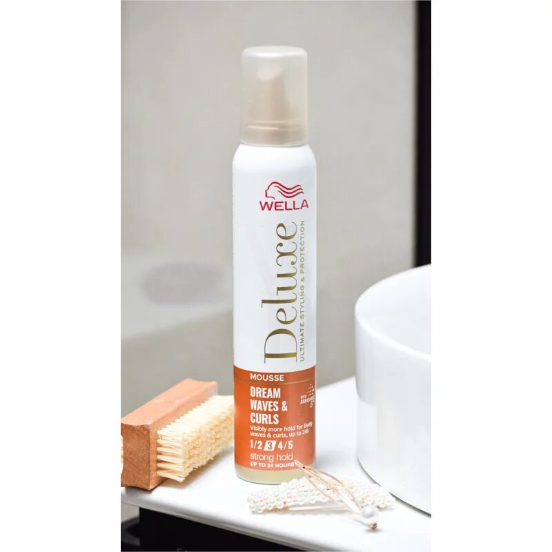 Wella Deluxe Dream Waves & Curls pěnové tužidlo pro vlnité a kudrnaté vlasy 200 ml