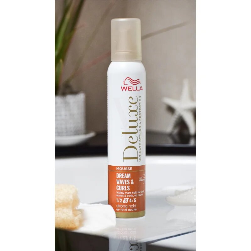 Wella Deluxe Dream Waves & Curls pěnové tužidlo pro vlnité a kudrnaté vlasy 200 ml