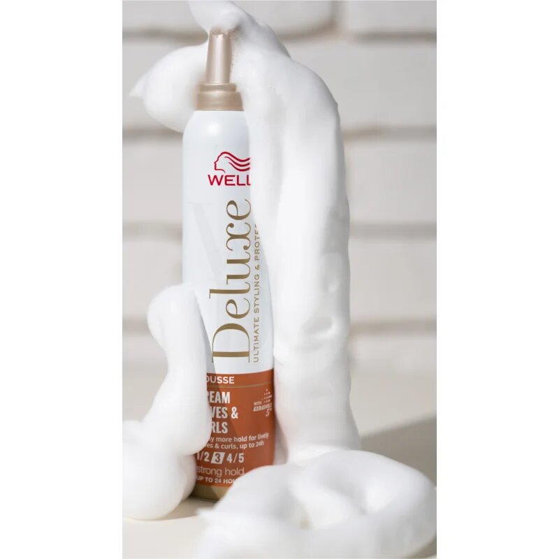 Wella Deluxe Dream Waves & Curls pěnové tužidlo pro vlnité a kudrnaté vlasy 200 ml