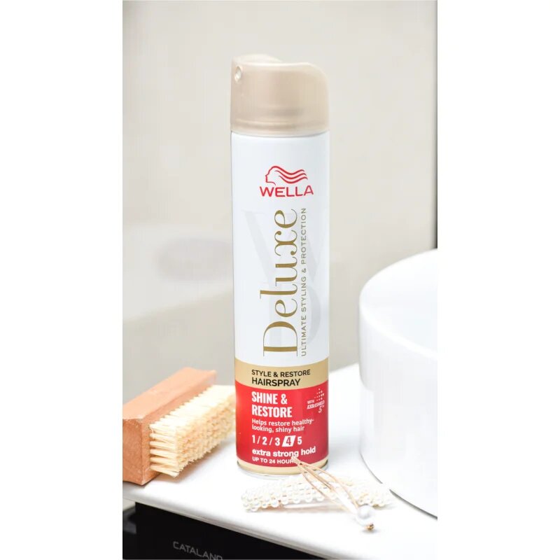 Wella Deluxe Shine & Restore lak na vlasy se silnou fixací pro objem 250 ml