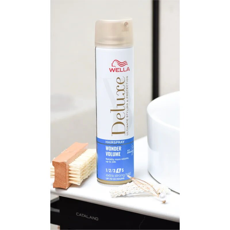 Wella Deluxe Wonder Volume lak na vlasy se silnou fixací pro objem 250 ml