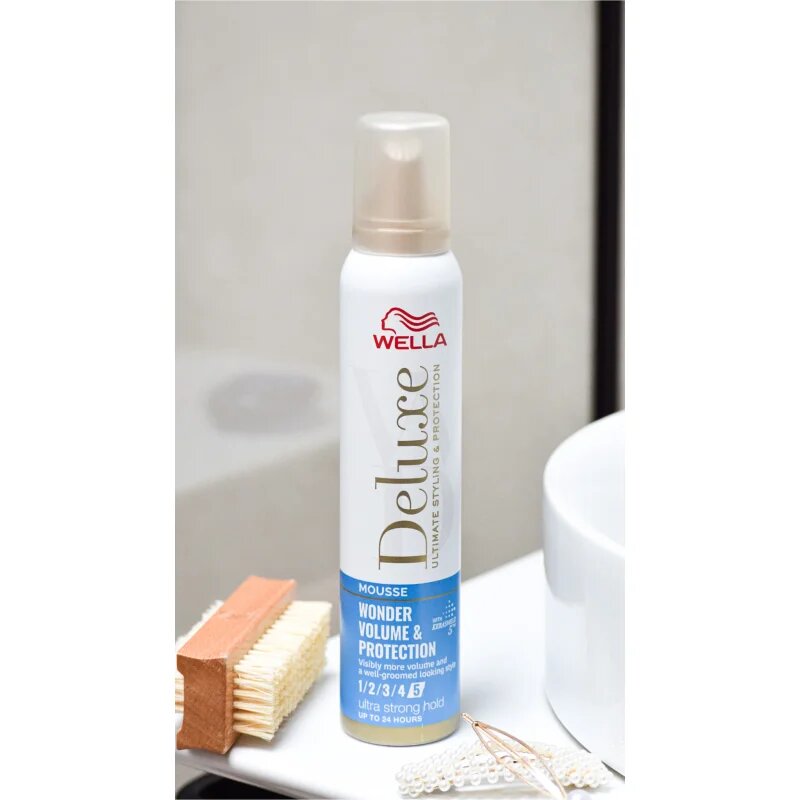 Wella Deluxe Wonder Volume & Protection pěnové tužidlo pro objem vlasů 200 ml
