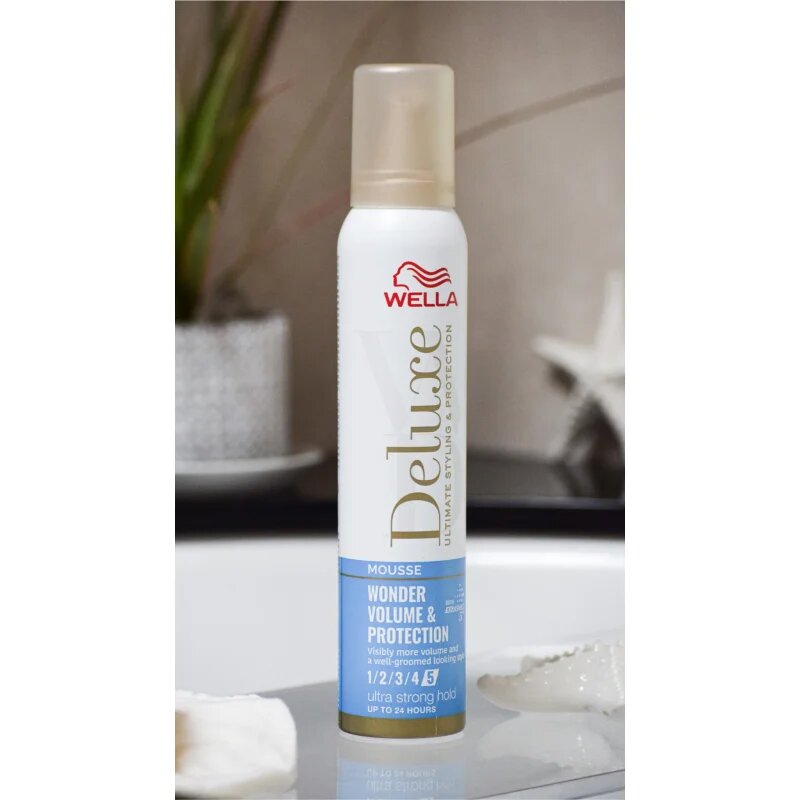 Wella Deluxe Wonder Volume & Protection pěnové tužidlo pro objem vlasů 200 ml