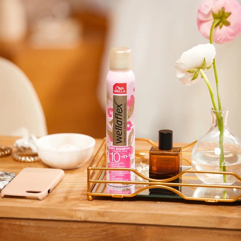 Wella flex Sensual Rose suchý šampon s jemnou květinovou parfemací 180 ml