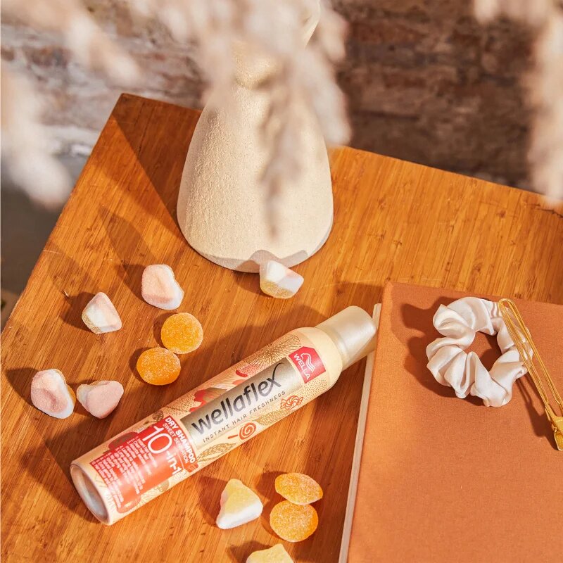 Wella flex Sweet Sensation suchý šampon s jemnou květinovou parfemací 180 ml