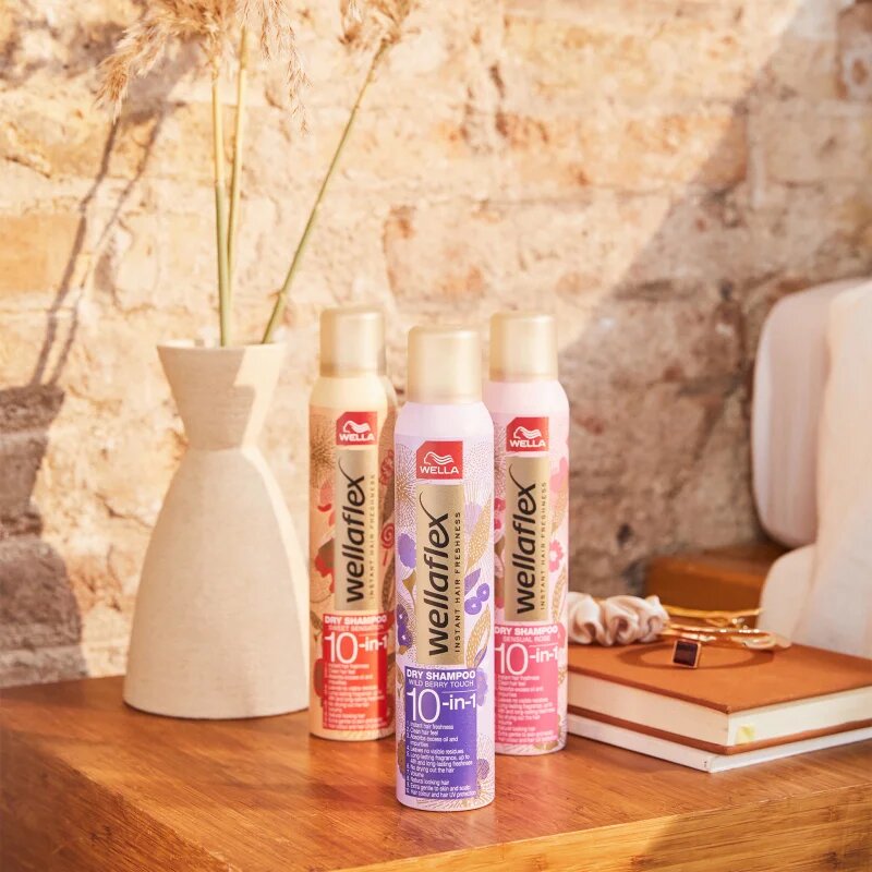 Wella flex Wild Berry Touch suchý šampon s jemnou květinovou parfemací 180 ml