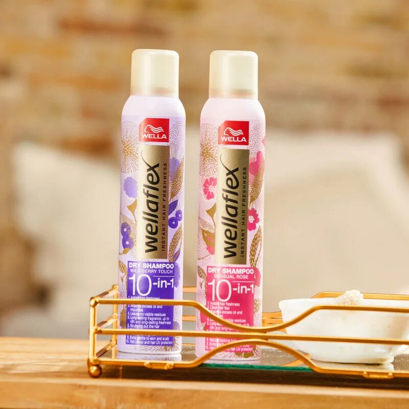 Wella flex Wild Berry Touch suchý šampon s jemnou květinovou parfemací 180 ml