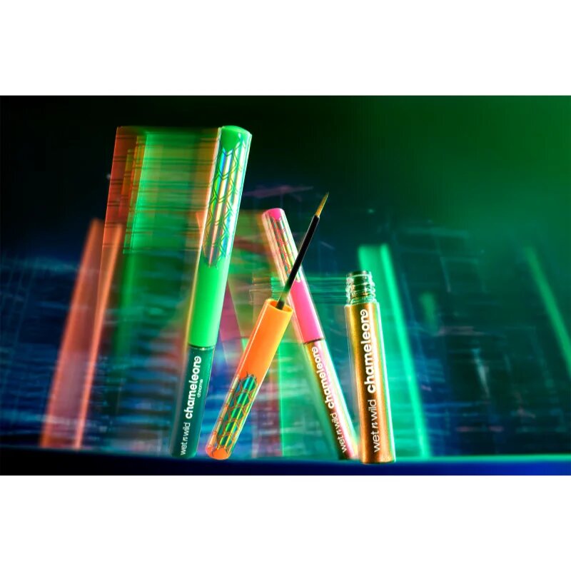 Wet n Wild Chameleon Chrome Liquid Eyeliner holografická linka na oči odstín Astro Pulse 2.7 ml