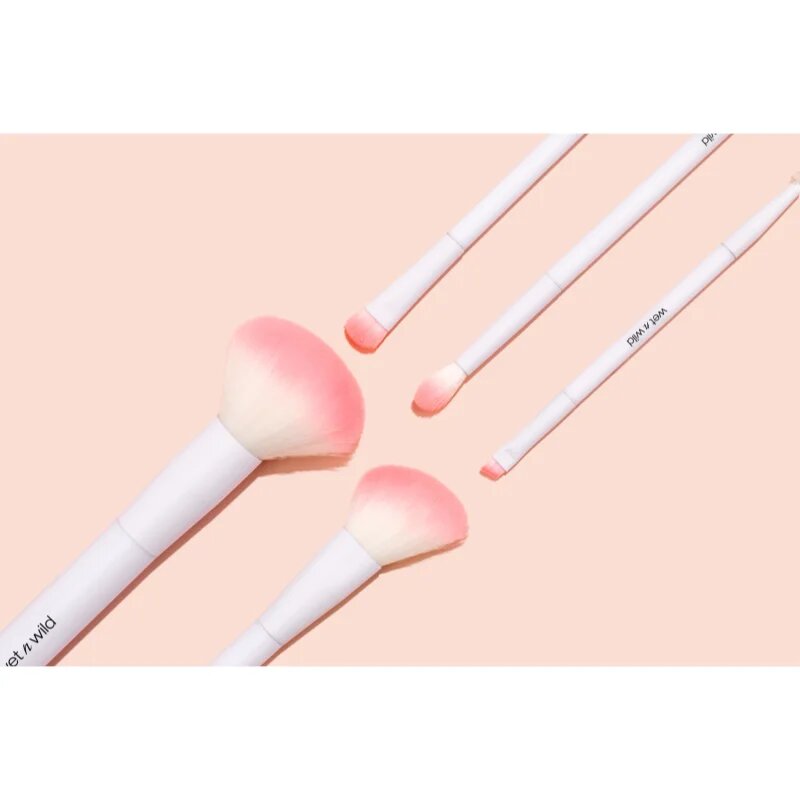 Wet n Wild Essential Angled Liner Brush zkosený štětec na oční linku 1 ks
