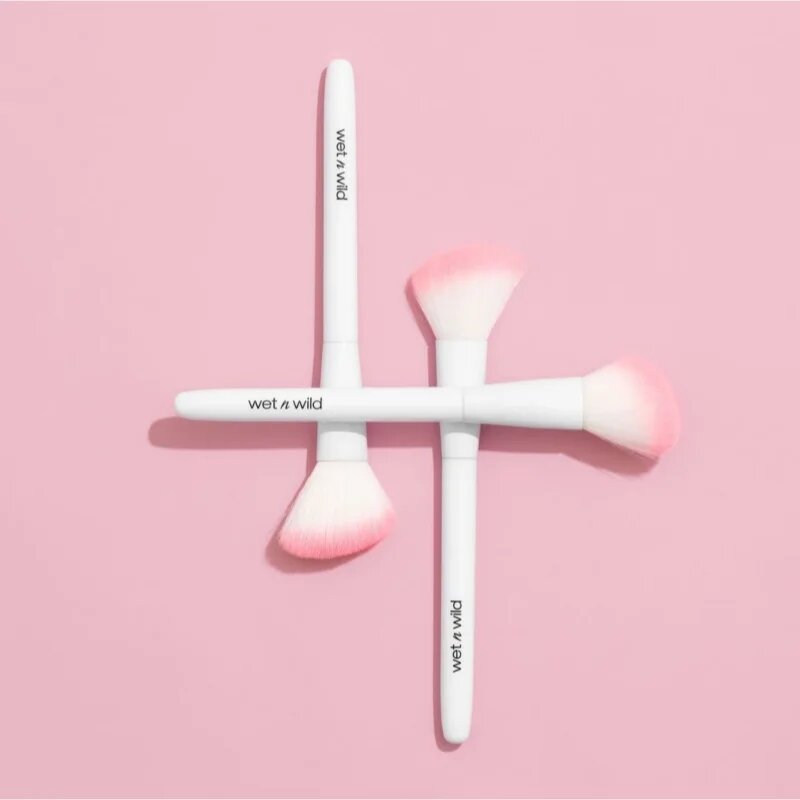 Wet n Wild Essential Blush Brush štětec na tvářenku 1 ks