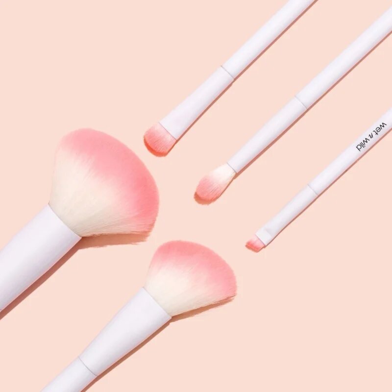 Wet n Wild Essential Blush Brush štětec na tvářenku 1 ks