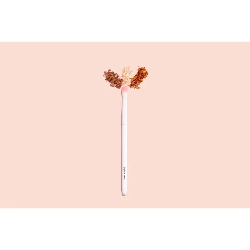 Wet n Wild Essential Crease Brush kulatý štětec na oční stíny 1 ks