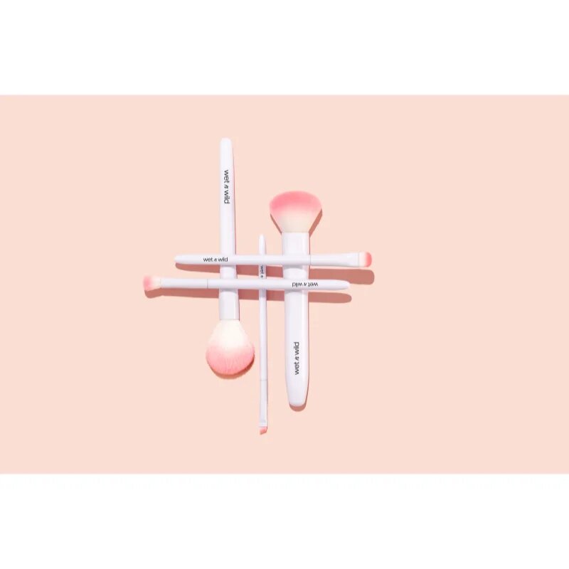 Wet n Wild Essential Foundation Brush plochý štětec na make-up 1 ks