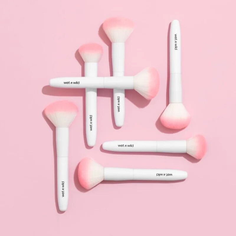 Wet n Wild Essential Powder Brush štětec na pudr 1 ks