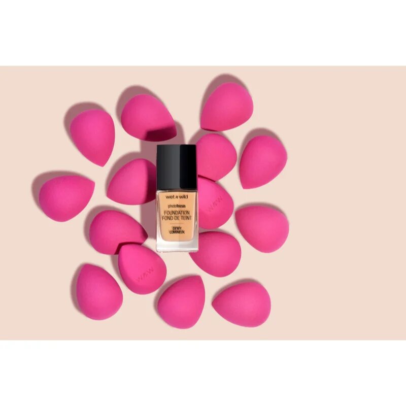 Wet n Wild PhotoFocus lehký hydratační make-up pro rozjasnění pleti odstín Soft Beige 28 ml