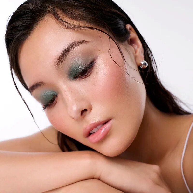 WONDERSKIN IYKYK oční stíny v tužce odstín Green Smoke 1.4 g
