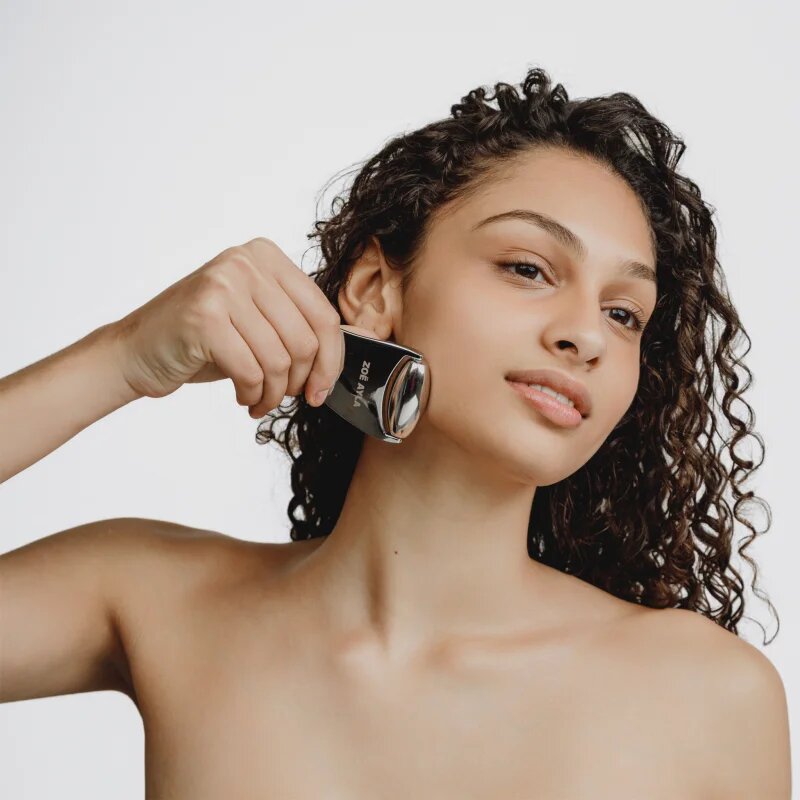 Zoë Ayla 2-in-1 Gua Sha Roller masážní pomůcka na obličej 1 ks