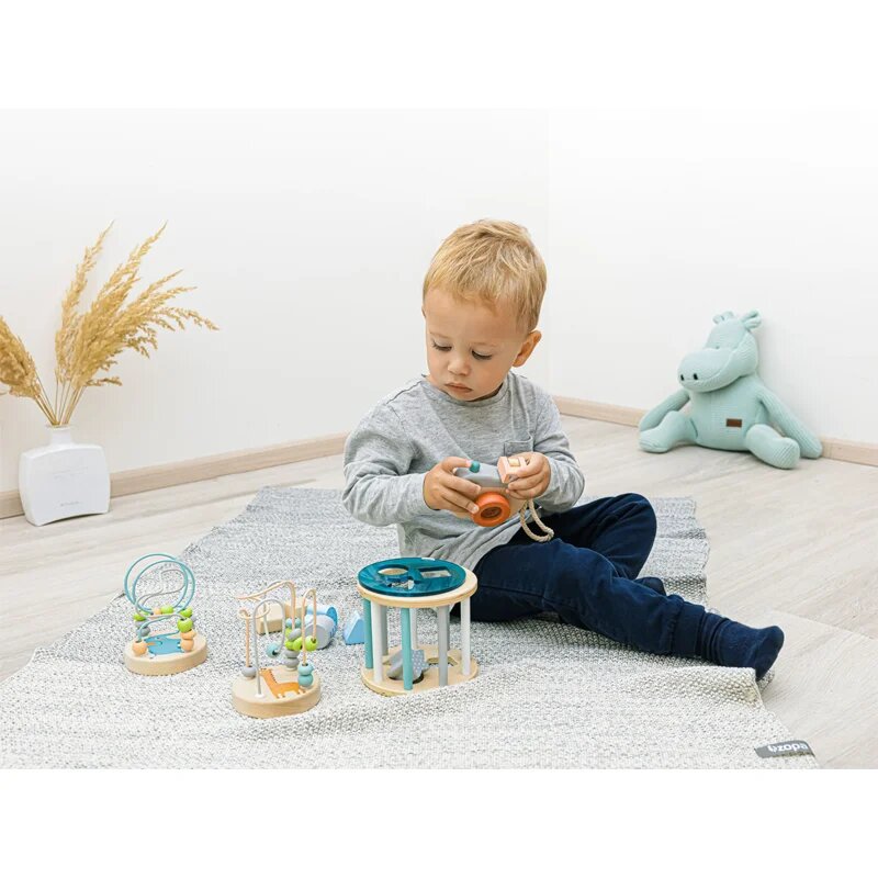 Zopa Wooden Activity Toy aktivity hračka ze dřeva 16 m+ Giraffe 1 ks